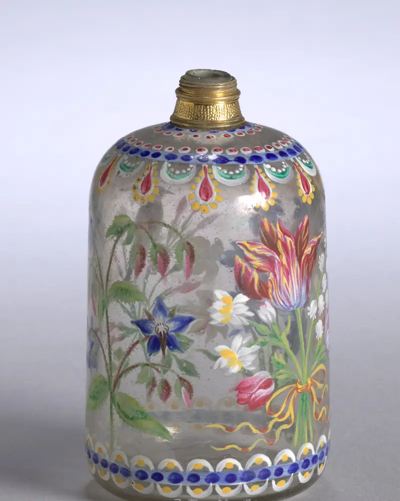 Flacon de senteur en verre émaillé peint de tulipes et de bleuets, col doré
